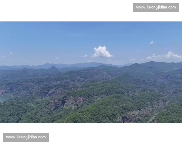 5000 跑者逐梦泰宁:丹霞赛道上的速度与诗意 5000 跑者逐梦泰宁:丹霞赛道上的速度与诗意