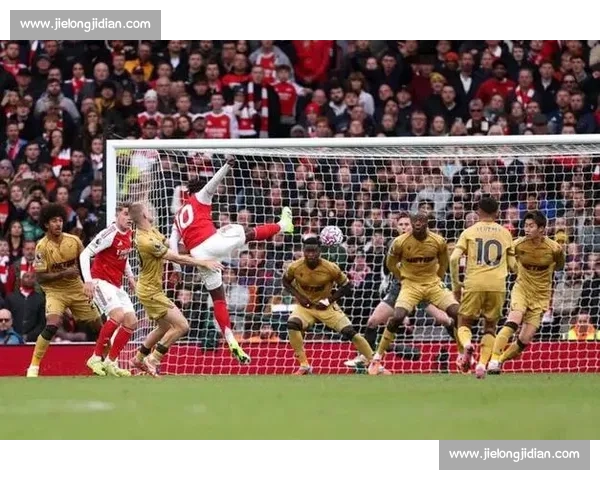 剪刀腿弑旧主!埃泽斩获阿森纳英超首球 剪刀腿弑旧主!埃泽斩获阿森纳英超首球