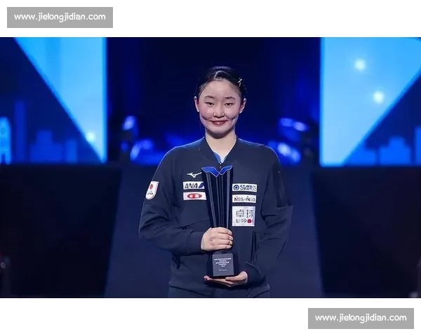 奖杯递向白发父!张本美和夺冠,藏着 55 岁老爹 20 年的苦与光 奖杯递向白发父!张本美和夺冠,藏着 55 岁老爹 20 年的苦与光