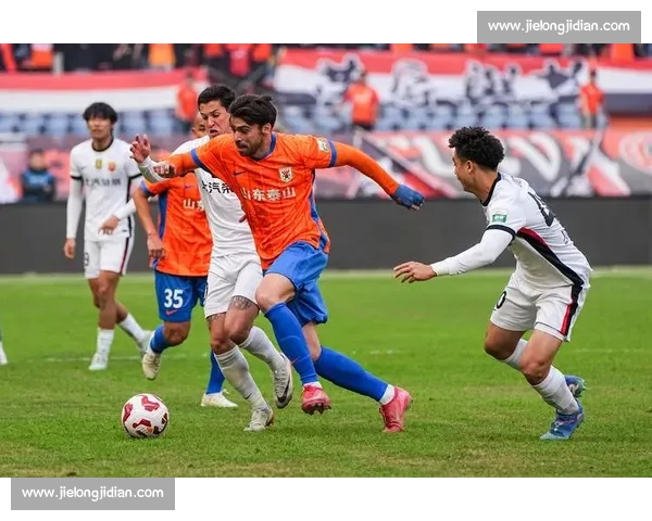 半场战报:山东 1-1 海港 李新翔破门卡扎伊什维利扳平 半场战报:山东 1-1 海港 李新翔破门卡扎伊什维利扳平